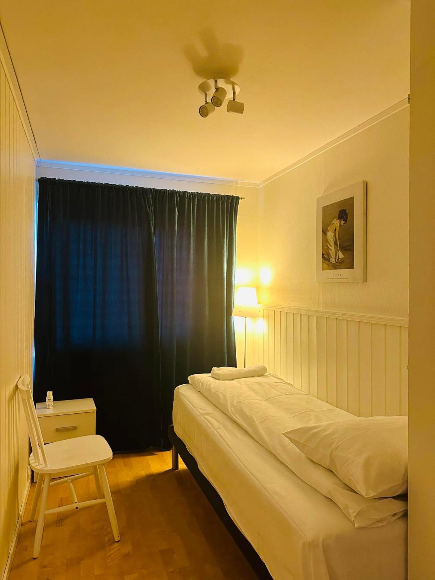 Arctic Inn, Cozy Single Bed Private Room In A Shared Apartment With Stunning Tromso Views Exterior foto